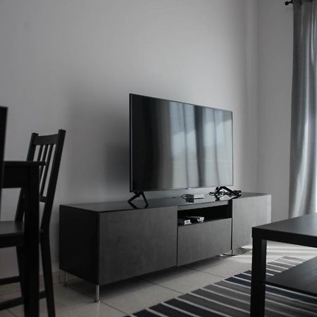 Renovated One Bedroom Apartment In Paphos With Pool Ngoại thất bức ảnh