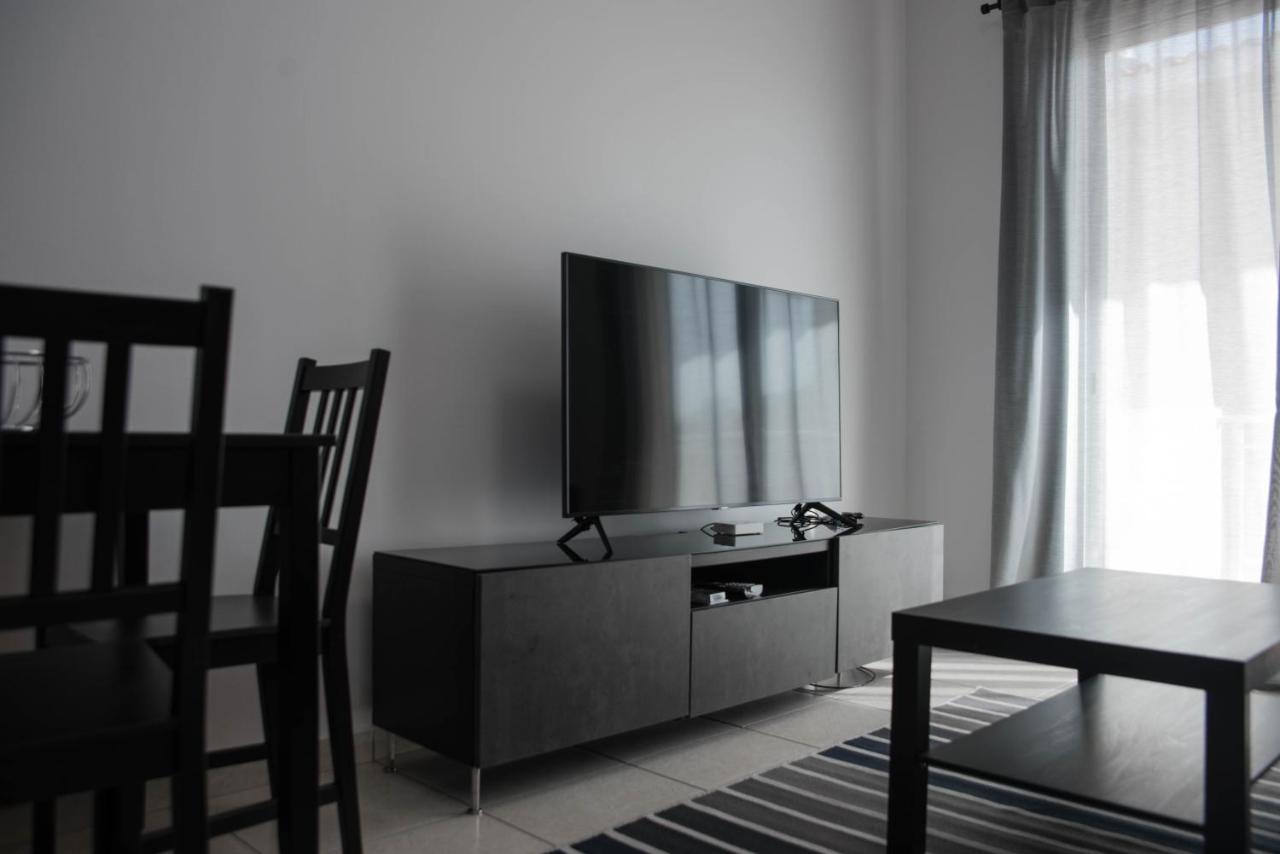 Renovated One Bedroom Apartment In Paphos With Pool Ngoại thất bức ảnh