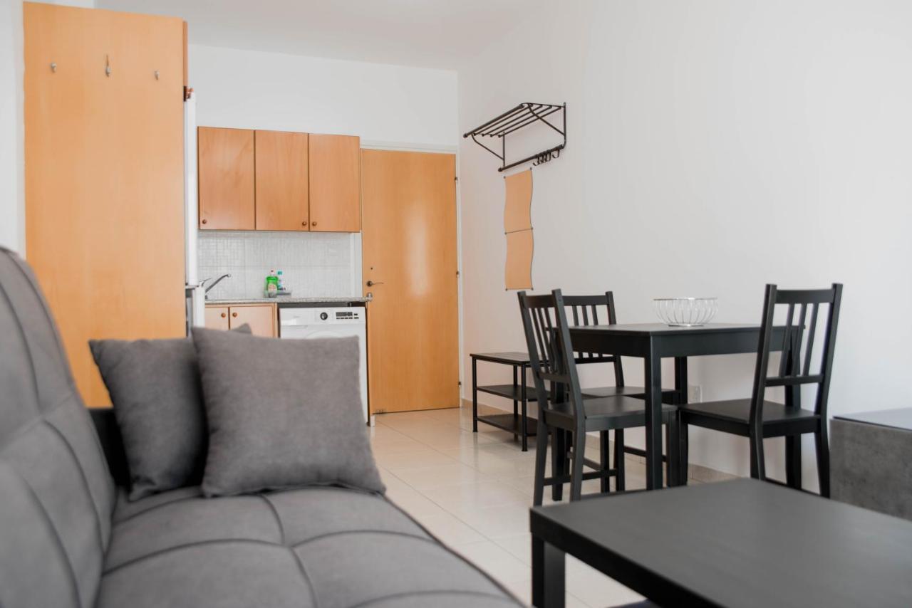 Renovated One Bedroom Apartment In Paphos With Pool Ngoại thất bức ảnh