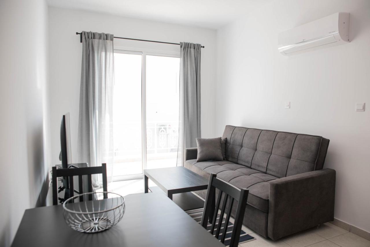 Renovated One Bedroom Apartment In Paphos With Pool Ngoại thất bức ảnh