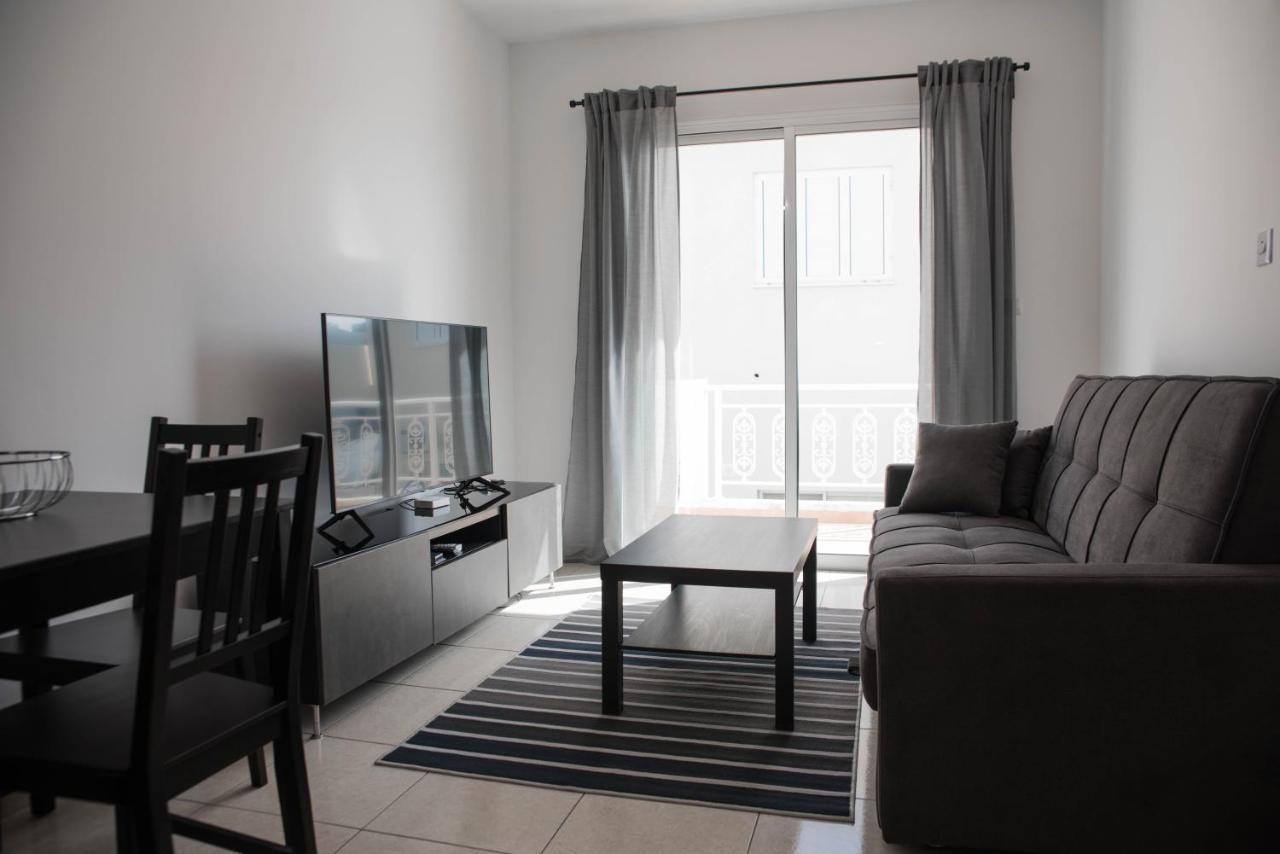 Renovated One Bedroom Apartment In Paphos With Pool Ngoại thất bức ảnh