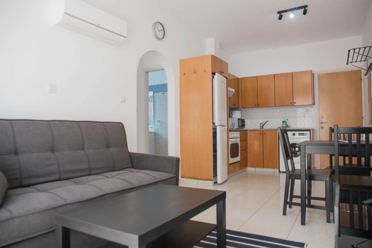 Renovated One Bedroom Apartment In Paphos With Pool Ngoại thất bức ảnh