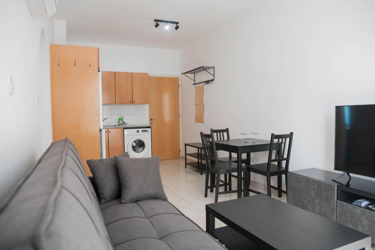 Renovated One Bedroom Apartment In Paphos With Pool Ngoại thất bức ảnh