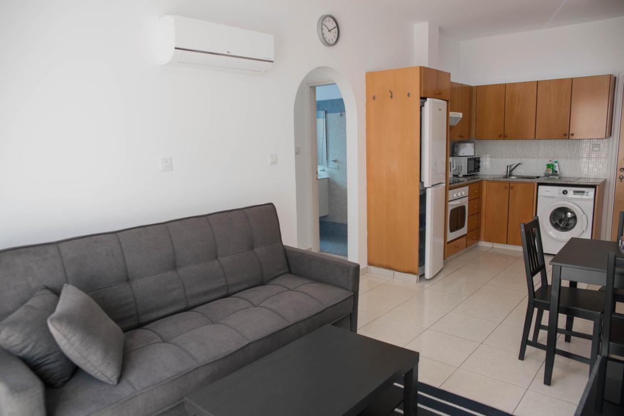 Renovated One Bedroom Apartment In Paphos With Pool Ngoại thất bức ảnh