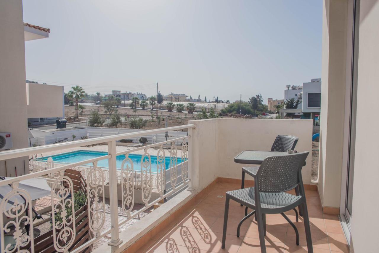 Renovated One Bedroom Apartment In Paphos With Pool Ngoại thất bức ảnh